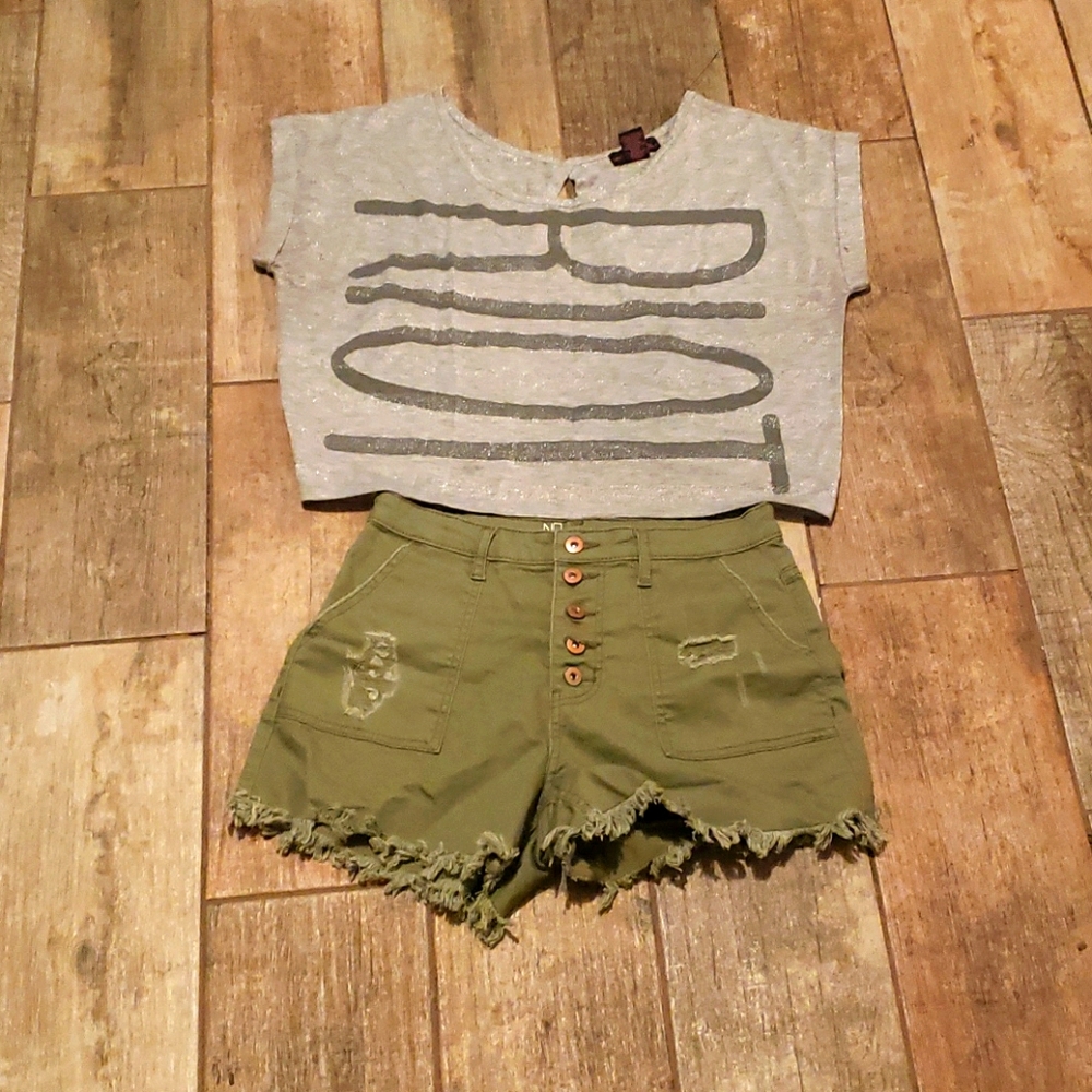 Highrise short with shimmer riot shirt